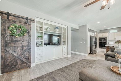 Located on a quiet cul-de-sac in the prestigious Quail Lake - photo 8