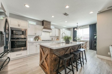 Located on a quiet cul-de-sac in the prestigious Quail Lake - photo 9
