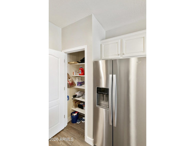 Move right into this beautifully maintained, fully furnished - photo 12