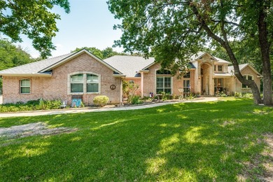 Custom, one-story, 5 bed, 3bath home on an acre of wooded land - photo 3