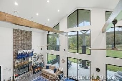 Where Lake Living Meets the Comforts of Home. This beautiful - photo 27