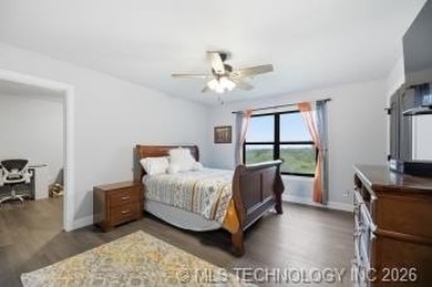 Where Lake Living Meets the Comforts of Home. This beautiful - photo 29