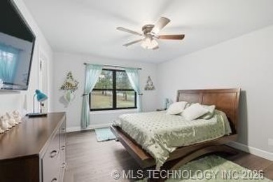 Where Lake Living Meets the Comforts of Home. This beautiful - photo 34