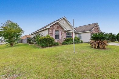 Adorable 3br/2ba home located in the Fairfield subdivision and - photo 2