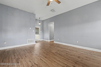 Adorable 3br/2ba home located in the Fairfield subdivision and - photo 5