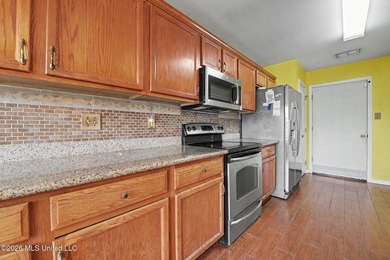 Adorable 3br/2ba home located in the Fairfield subdivision and - photo 7