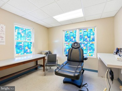 Rare opportunity to own a beautifully maintained professional - photo 11