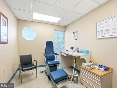 Rare opportunity to own a beautifully maintained professional - photo 13