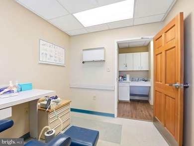 Rare opportunity to own a beautifully maintained professional - photo 14