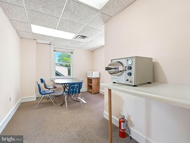 Rare opportunity to own a beautifully maintained professional - photo 18