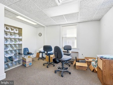 Rare opportunity to own a beautifully maintained professional - photo 22