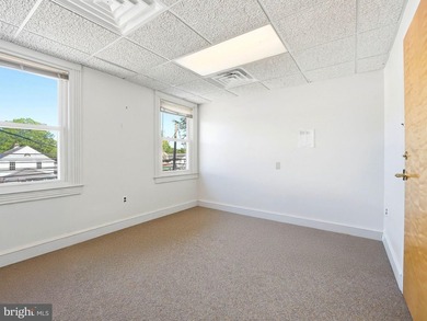 Rare opportunity to own a beautifully maintained professional - photo 23