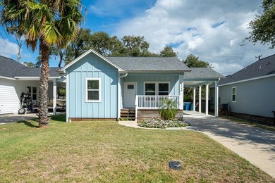 Charming 3 Bedroom, 2 Bath residence backing to Tule Park - photo 2