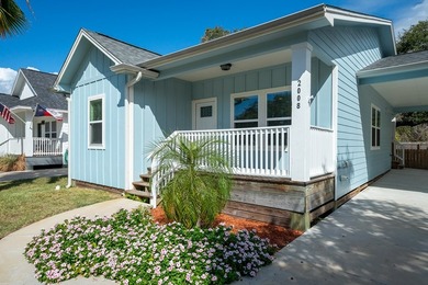 Charming 3 Bedroom, 2 Bath residence backing to Tule Park - photo 3