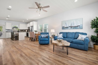 Charming 3 Bedroom, 2 Bath residence backing to Tule Park - photo 5