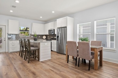 Charming 3 Bedroom, 2 Bath residence backing to Tule Park - photo 8