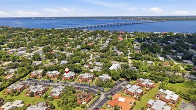 Discover this charming 2-bedroom, 2.5-bathroom condominium - photo 1