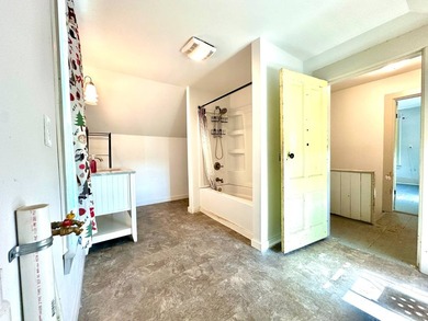 Escape to the peace and privacy of the countryside with this - photo 20