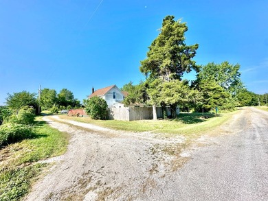 Escape to the peace and privacy of the countryside with this - photo 24