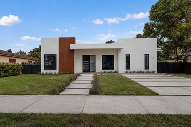 Modern design meets effortless indoor-outdoor living in this - photo 2