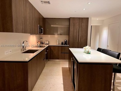 Beautiful, bright and spacious residence located in the heart of - photo 4