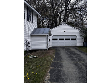 13047 - Well-maintained 2-unit apartment building offering an - photo 3