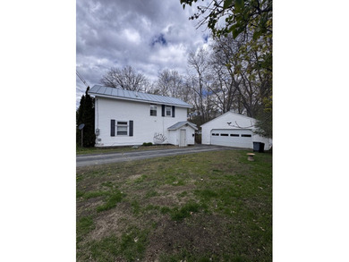 13047 - Well-maintained 2-unit apartment building offering an - photo 4