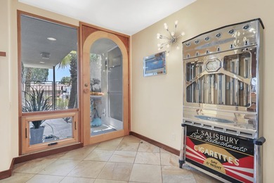 Most uniquely remodeled and decorated condo in the famous - photo 4