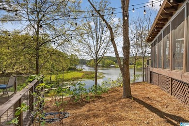 Welcome to The Nest. This Oasis is fully remodeled with hardwood - photo 4