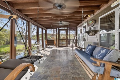 Welcome to The Nest. This Oasis is fully remodeled with hardwood - photo 5