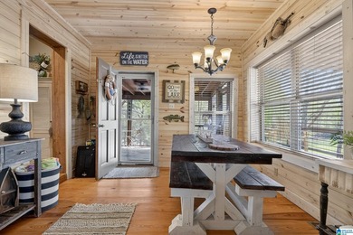 Welcome to The Nest. This Oasis is fully remodeled with hardwood - photo 9
