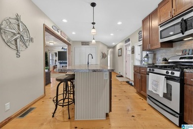 Welcome to The Nest. This Oasis is fully remodeled with hardwood - photo 10