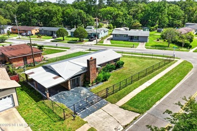 This solid brick 3-bedroom, 2-bath home offers the perfect blend - photo 3