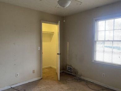 Bring your vision to this true fixer-upper in the established - photo 14