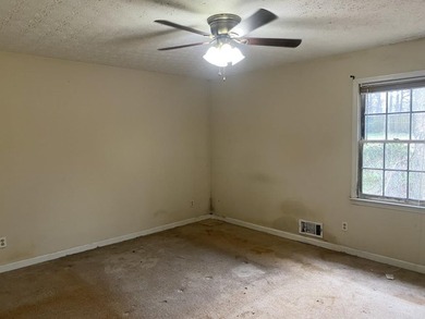 Bring your vision to this true fixer-upper in the established - photo 17