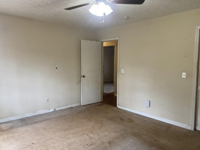Bring your vision to this true fixer-upper in the established - photo 19