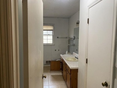 Bring your vision to this true fixer-upper in the established - photo 21