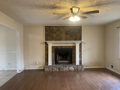 Bring your vision to this true fixer-upper in the established - photo 27