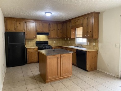 Bring your vision to this true fixer-upper in the established - photo 31