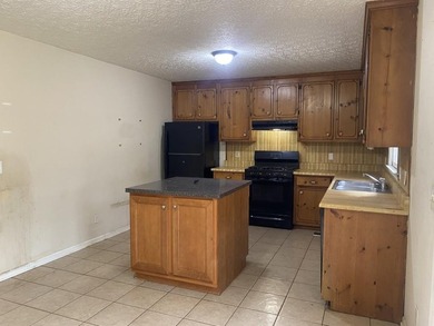 Bring your vision to this true fixer-upper in the established - photo 32