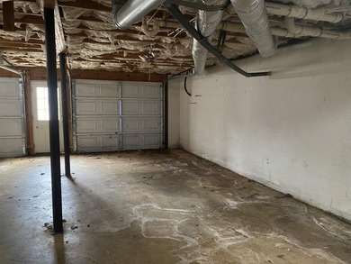 Bring your vision to this true fixer-upper in the established - photo 37