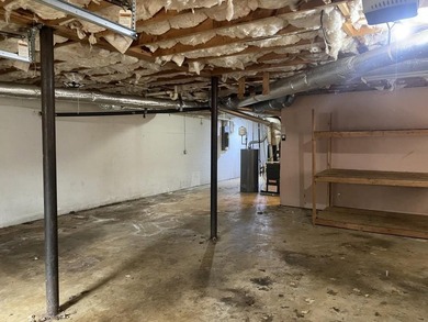 Bring your vision to this true fixer-upper in the established - photo 40
