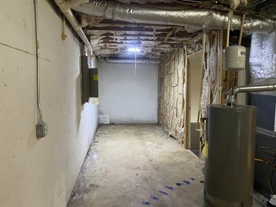 Bring your vision to this true fixer-upper in the established - photo 42