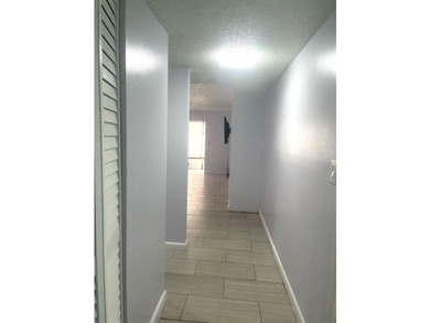 1/1.5 home with modern kitchen and bathrooms, tasteful decor - photo 7
