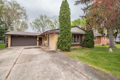 Lake Home Sale Pending in Mchenry, Illinois