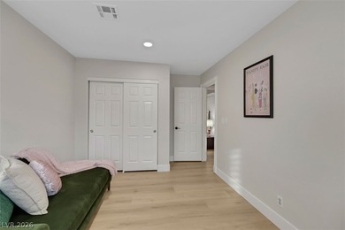 GORGEOUS HOME IN THE WONDERFUL COMMUNITY OF THE LAKES!!! THIS - photo 33
