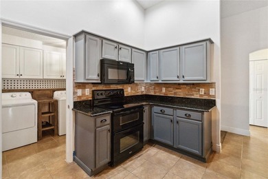 Beautiful 3-bedroom, 2-bathroom pool home with over 2000 square - photo 6