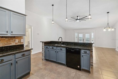 Beautiful 3-bedroom, 2-bathroom pool home with over 2000 square - photo 7