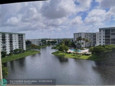 (private lake, pond, creek) Condo For Sale in Pompano Beach Florida