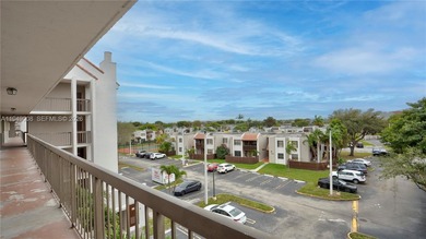 Beautifully 2 Bed/ 2 Bathroom apartment on the 4th floor, with a